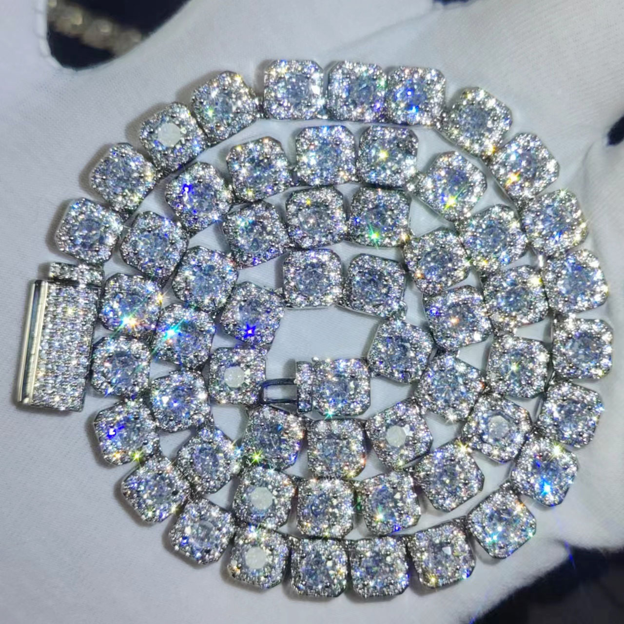 Clustered Diamond Tennis Chain - Tennis Bracelet Cubic のレビューと価格
