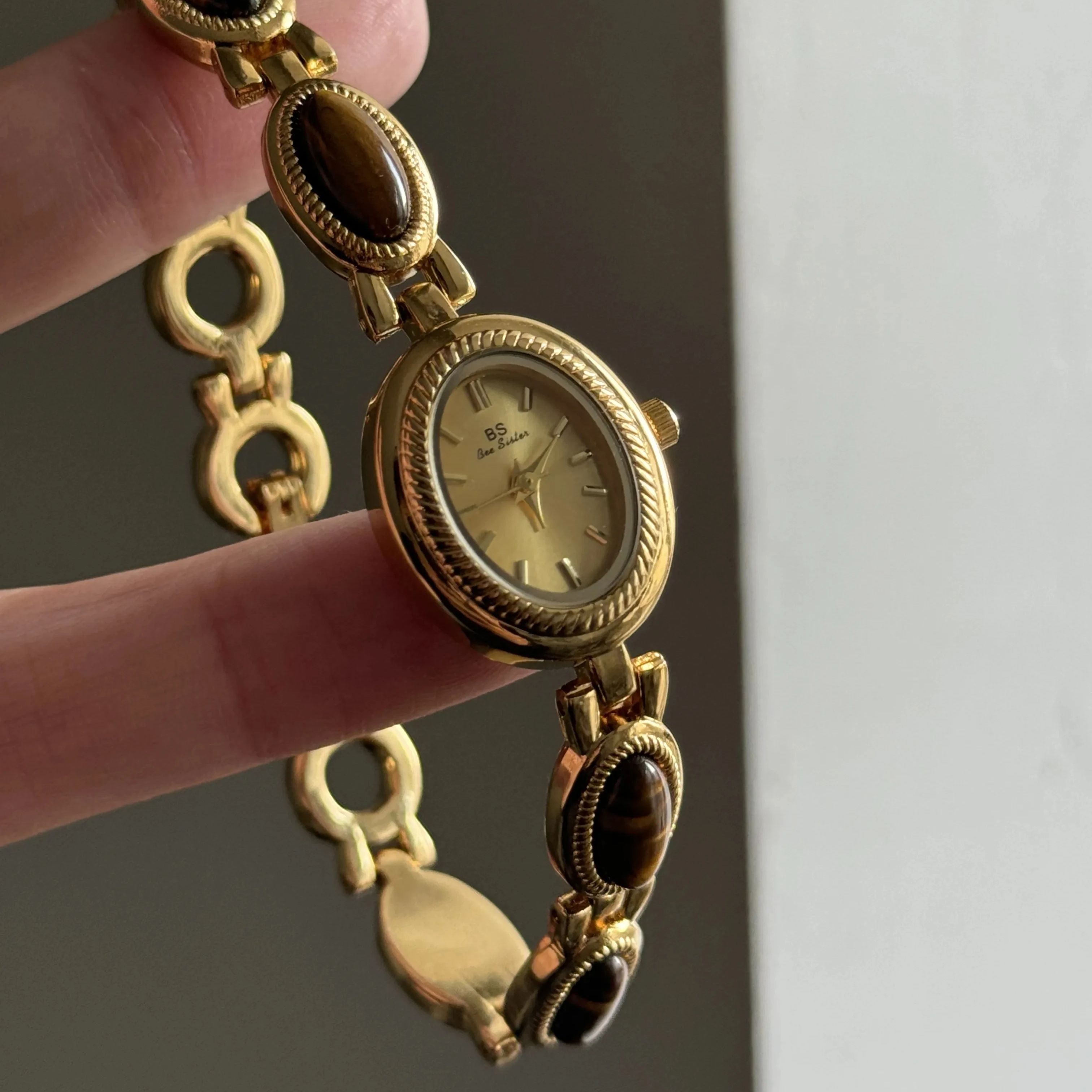 NEW Golden Retro Womanes' Watc - Jewels In Quartz Watches のレビューと価格