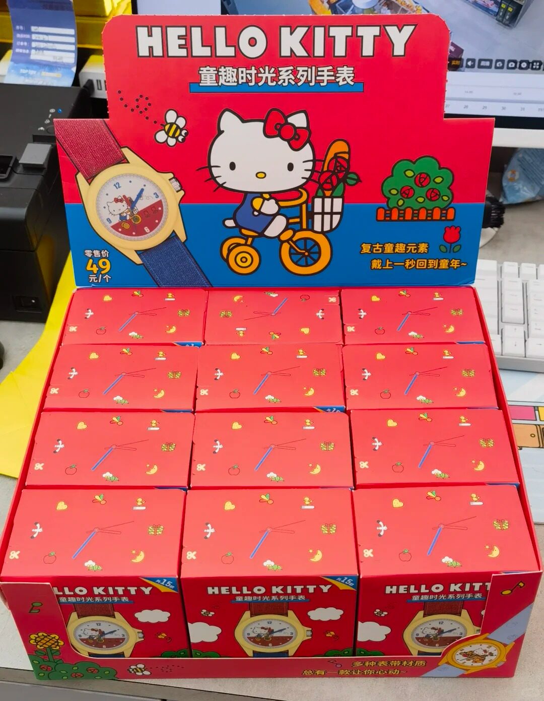 Sanrio Hello Kitty Childlike F - Moments Watches & Jewelry Vaughan Mills のレビューと価格
