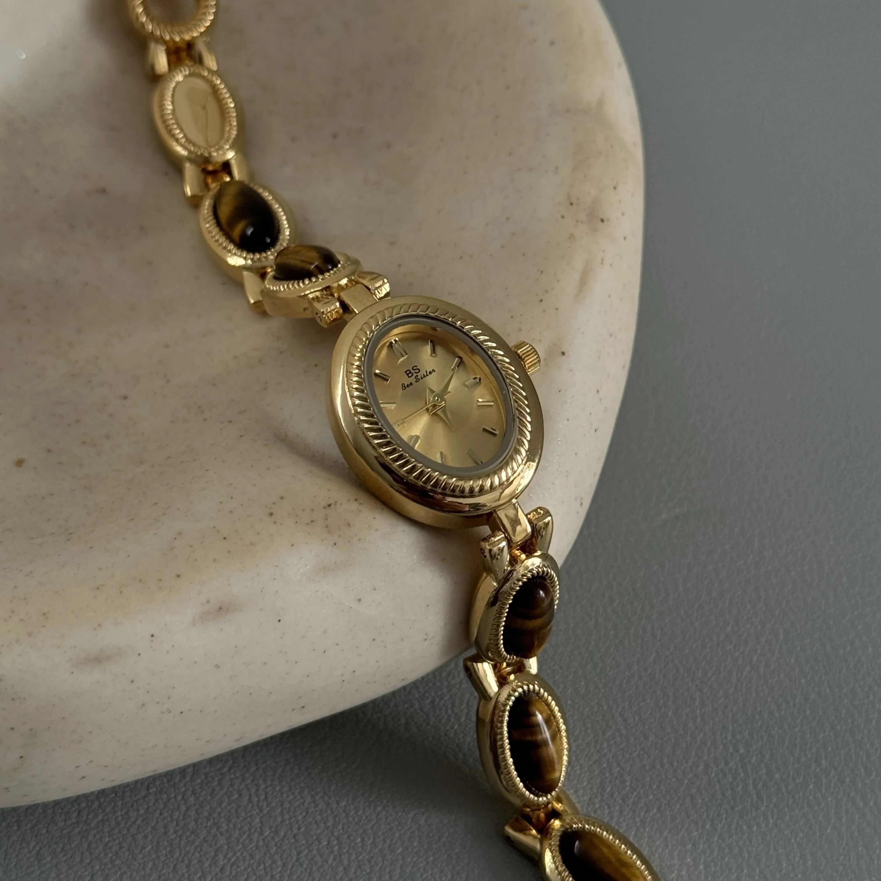 2026 Light Luxury Golden Women - Jewels In Quartz Watches のレビューと価格