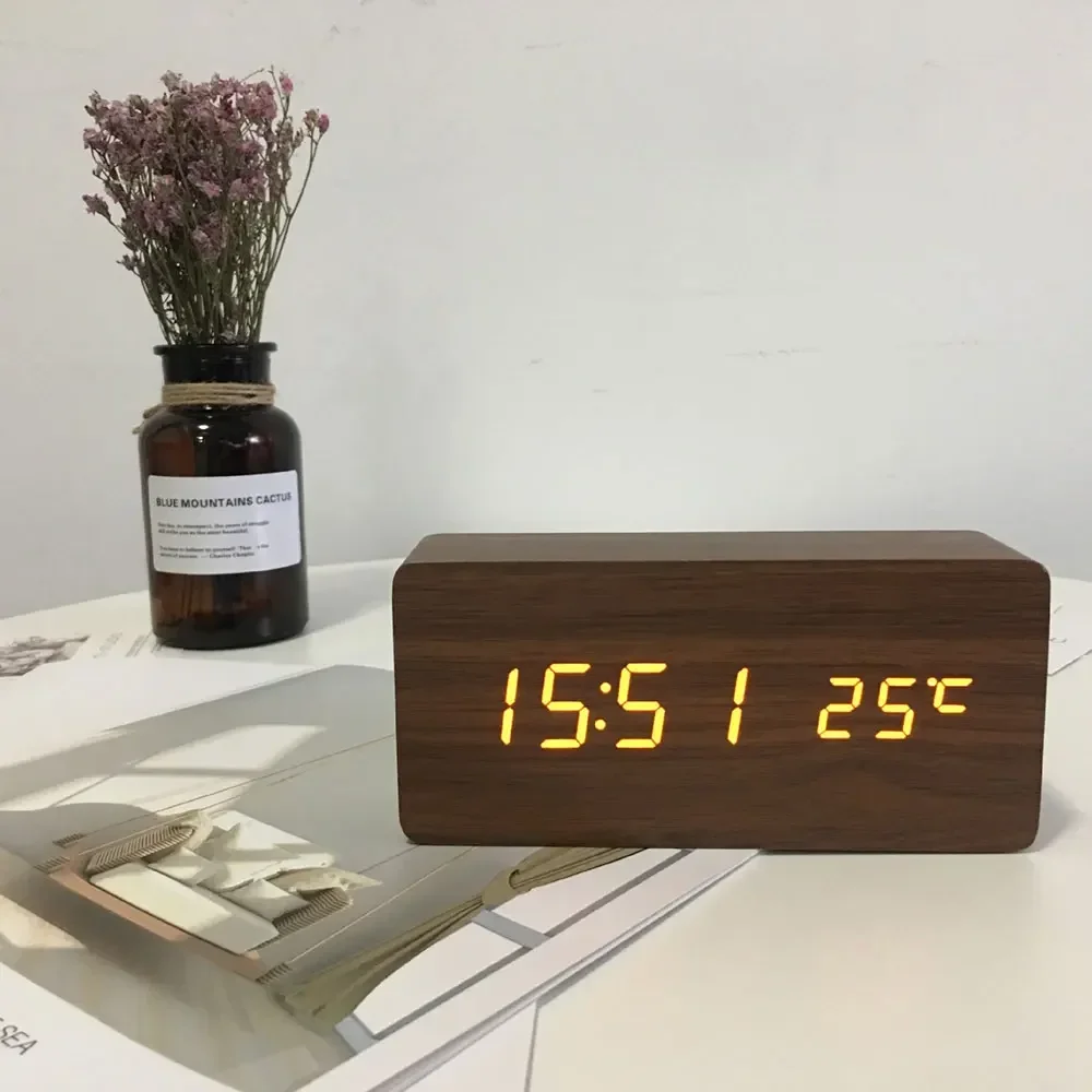 Wall Clock Wooden Electronic W - Moments Watches & Jewelry Vaughan Mills のレビューと価格