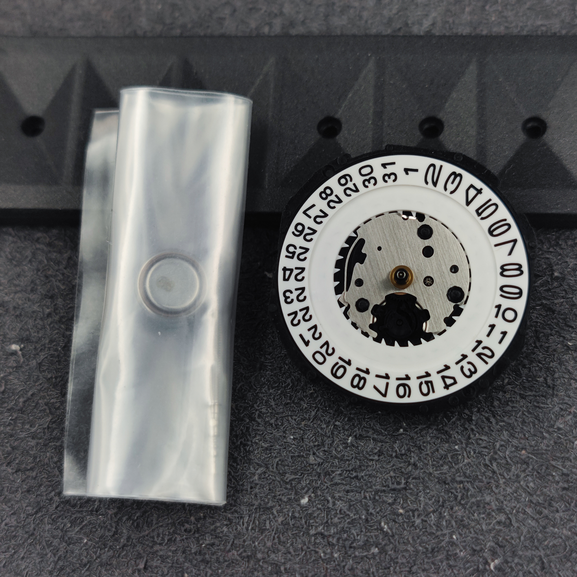 Japan PC32 Quartz Movement Dat - Jewels In Quartz Watches のレビューと価格